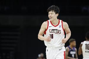 杨瀚森上赛季G联盟常规赛场均17.1分9.2板1.6帽 季后赛13分6板2帽